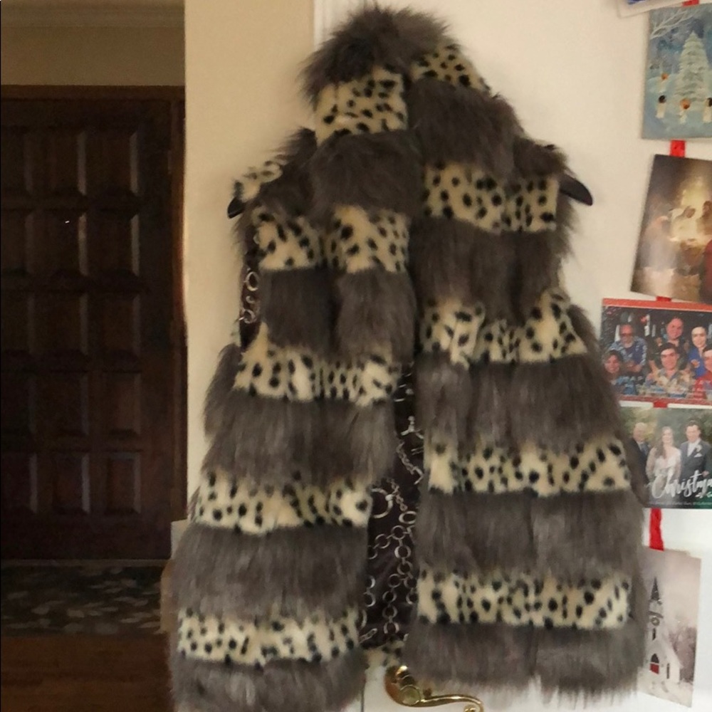 Patchington vest size large faux leopard/ cheetah
